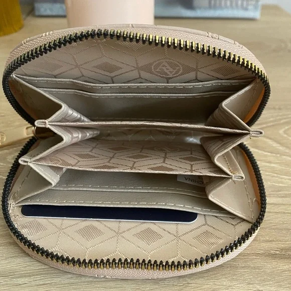 NWT gorgeous Adrienne Vittadini Card/Key Chain Wallet - Picture 4 of 5